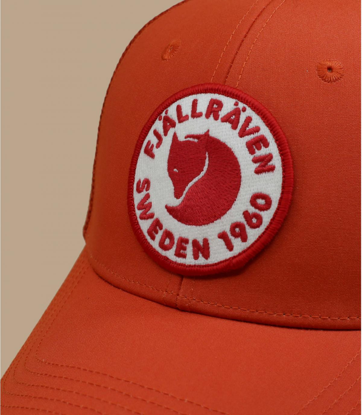 1960 Logo Langtradarkeps rowan red Fjallraven